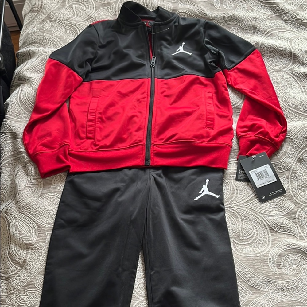 Boys Jordan sweatsuit